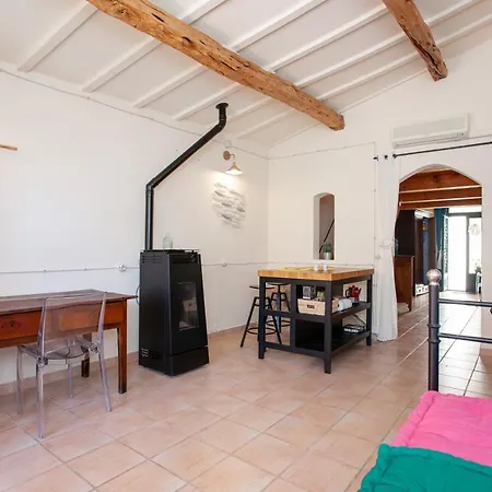Apartamento Genius Loci Cozy House With Garden In The Old Town Olbia